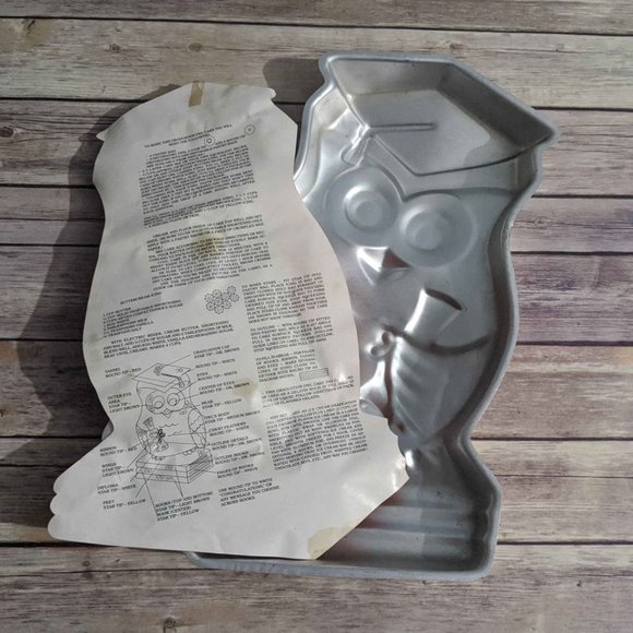 Amscan Owl Graduation Cake Pan - Picture 3 of 3